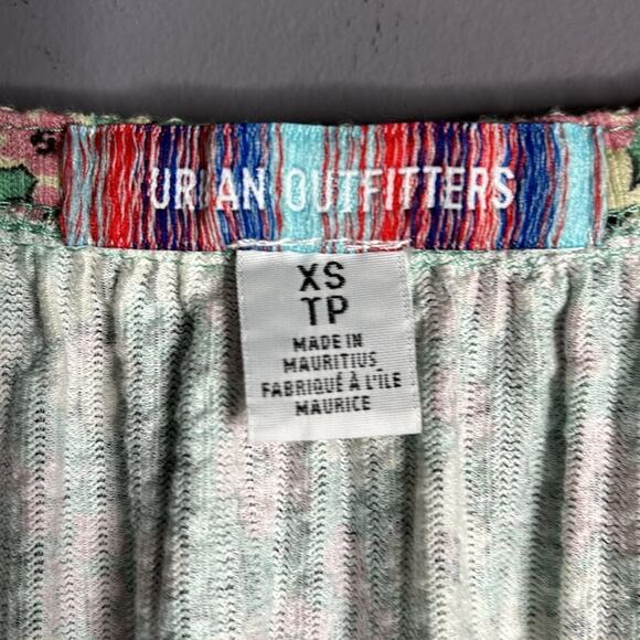 Urban Outfitters Pink and Green Floral Boho Short Sleeve Dress Size XS - Picture 4 of 8